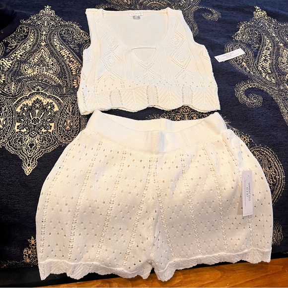 White Knit Sleeveless Top and Shorts Set - Picture 2 of 5